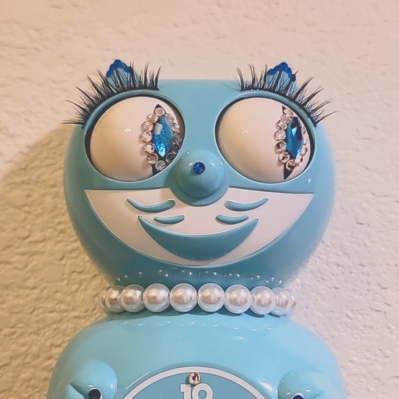 Jeweled Vibrant Blue Turquoise Lady Kit Kat Cat Klock Clock - Picture 2 of 6
